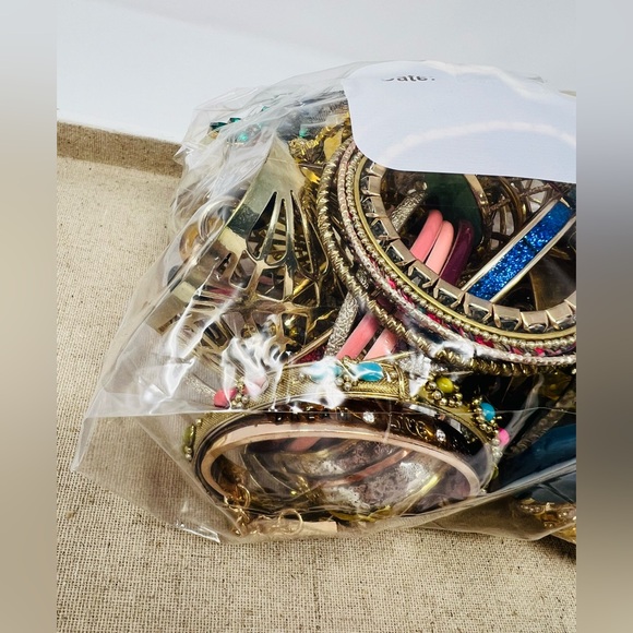 Vintage & Modern Gold Tone Mixed Metals Wearable  Bracelet Jewelry Lot 2lbs - Picture 8 of 13